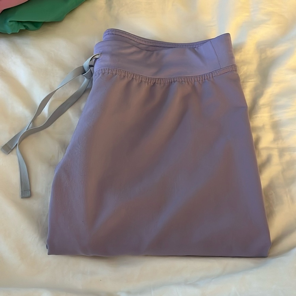 Figs Livingston scrub pants!